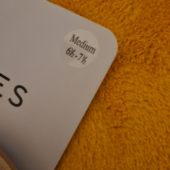 NEW Aerosols Slippers - Picture 3 of 3